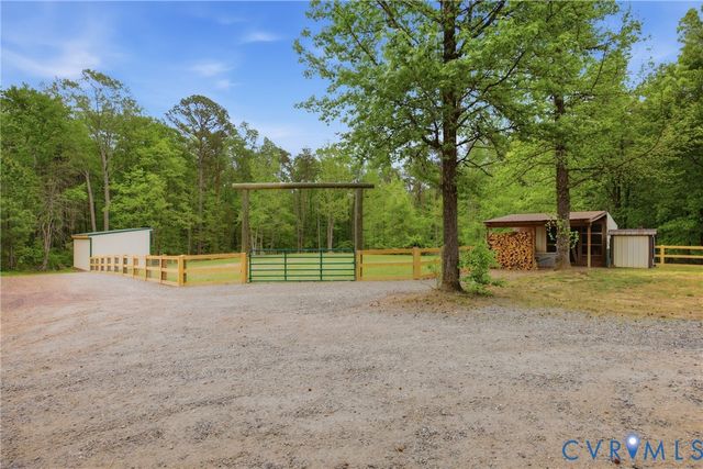 2436 Johnson Rd, Mineral, VA 23117
