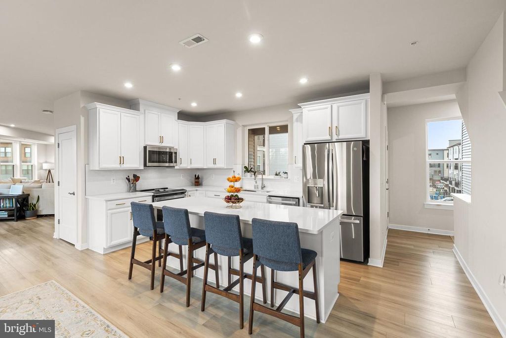 43769 TRANSIT SQ, Ashburn, VA 20147