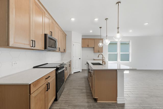 228 WILD CREEK RD, Seguin, TX 78155