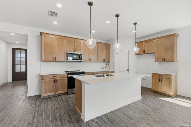 228 WILD CREEK RD, Seguin, TX 78155