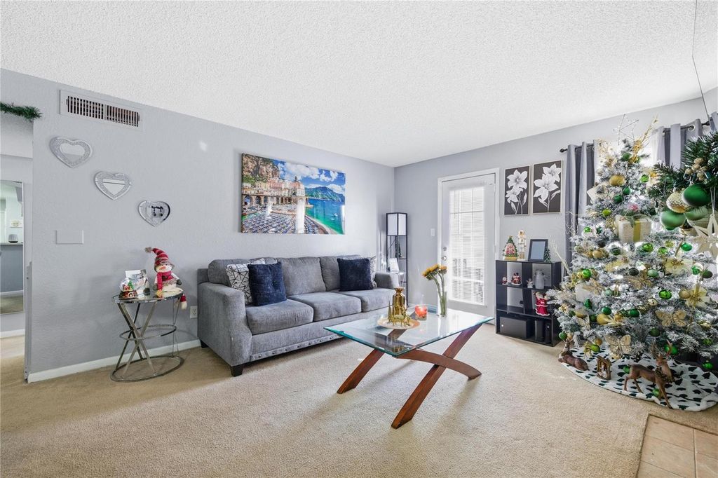 Image 15 of property listing at 4401 THORNBRIAR LANE 106, Orlando, FL 32822