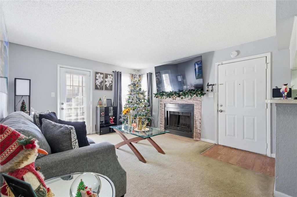 Image 16 of property listing at 4401 THORNBRIAR LANE 106, Orlando, FL 32822