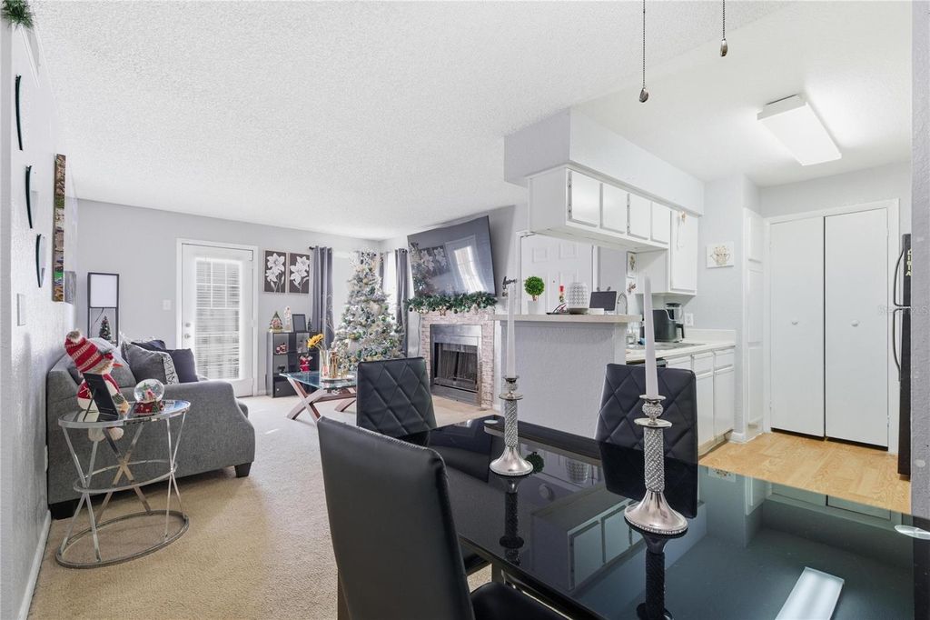 Image 20 of property listing at 4401 THORNBRIAR LANE 106, Orlando, FL 32822