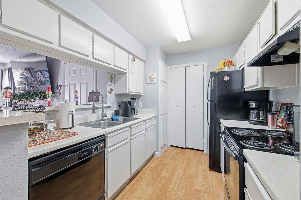 Image 21 of property listing at 4401 THORNBRIAR LANE 106, Orlando, FL 32822