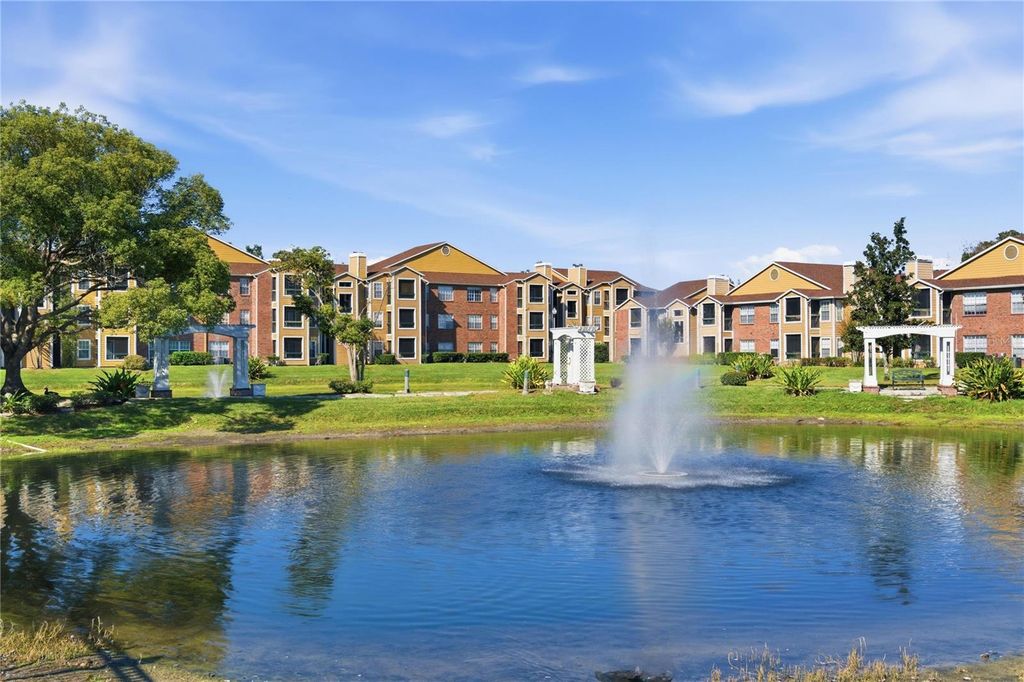 Image 4 of property listing at 4401 THORNBRIAR LANE 106, Orlando, FL 32822