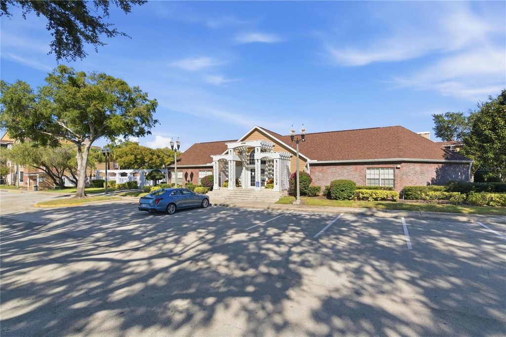 Image 5 of property listing at 4401 THORNBRIAR LANE 106, Orlando, FL 32822