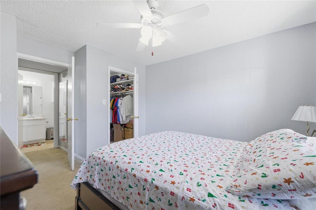 Image 10 of property listing at 4401 THORNBRIAR LANE 106, Orlando, FL 32822