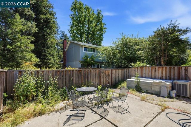 79 Miramonte Dr, Moraga, CA 94556