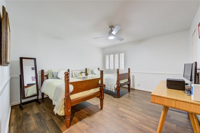 1403 E Brooklake Drive, Houston, TX 77077
