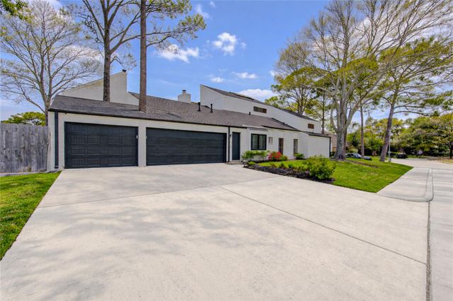 1403 E Brooklake Drive, Houston, TX 77077