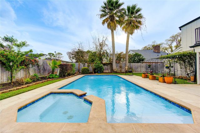1403 E Brooklake Drive, Houston, TX 77077