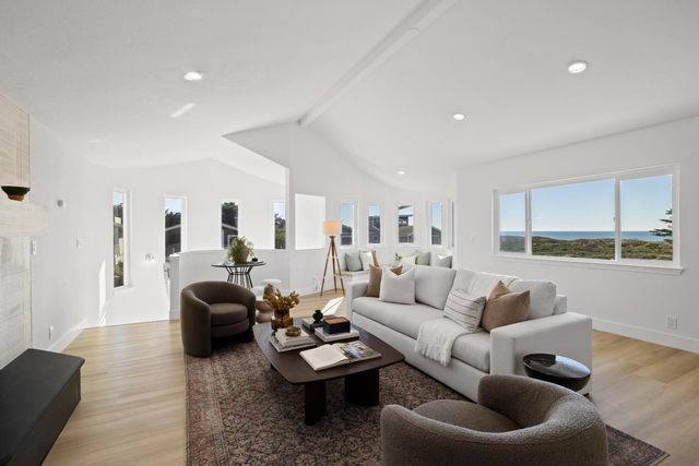 211 Washington Boulevard, Half Moon Bay, CA 94019