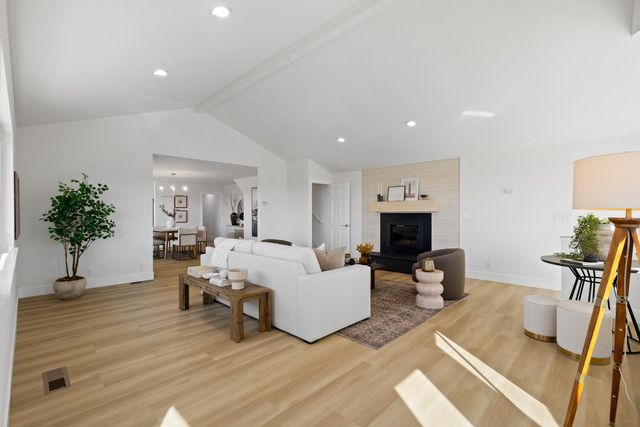 211 Washington Boulevard, Half Moon Bay, CA 94019