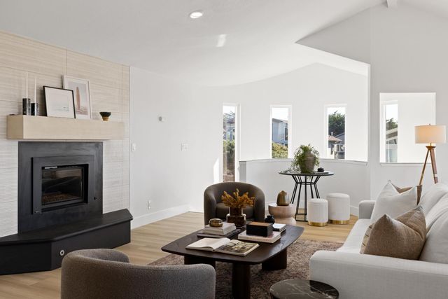 211 Washington Boulevard, Half Moon Bay, CA 94019
