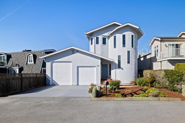 211 Washington Boulevard, Half Moon Bay, CA 94019