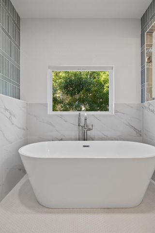 211 Washington Boulevard, Half Moon Bay, CA 94019