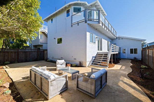 211 Washington Boulevard, Half Moon Bay, CA 94019