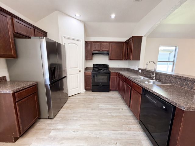 2824 Saint Bernard Drive, Dallas, TX 75233