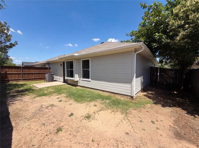 2824 Saint Bernard Drive, Dallas, TX 75233