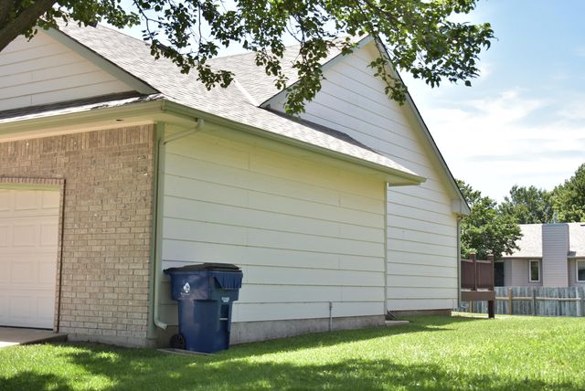 2409 N Parkridge, Wichita, KS 67205