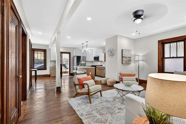 4252 Gertrude Avenue, St Louis, MO 63116