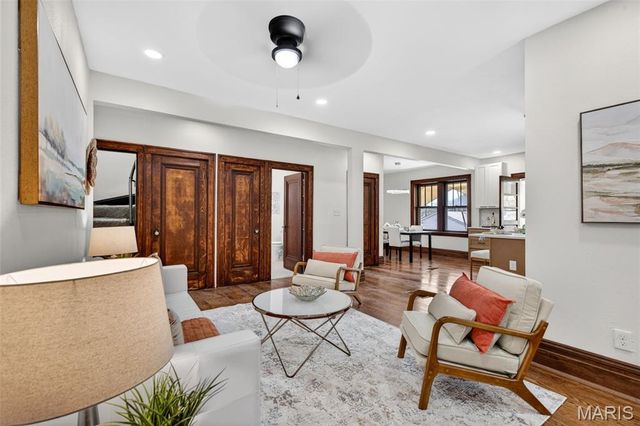 4252 Gertrude Avenue, St Louis, MO 63116