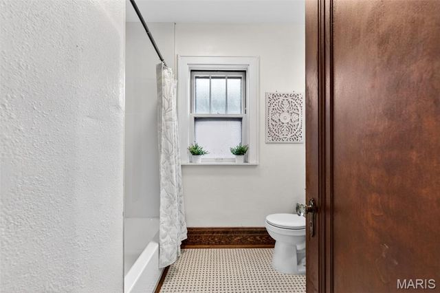 4252 Gertrude Avenue, St Louis, MO 63116