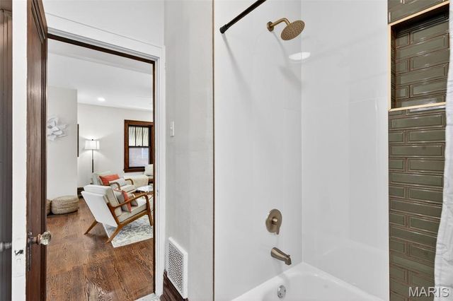 4252 Gertrude Avenue, St Louis, MO 63116