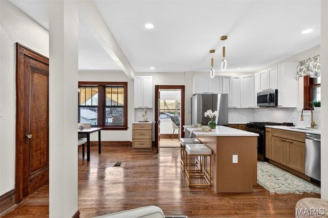 4252 Gertrude Avenue, St Louis, MO 63116