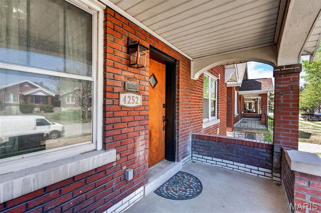 4252 Gertrude Avenue, St Louis, MO 63116