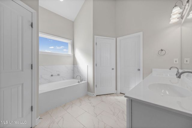 9205 S Lakeside Circle, Walls, MS 38680