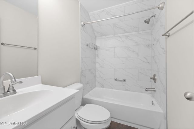 9205 S Lakeside Circle, Walls, MS 38680