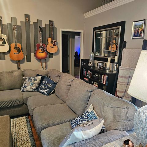 8675 E SANDY HILL CV E, Memphis, TN 38018