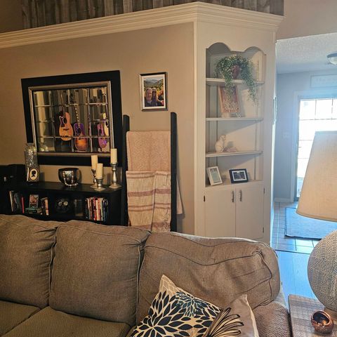 8675 E SANDY HILL CV E, Memphis, TN 38018