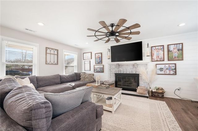 504 Sydenham BLVD, Chesapeake, VA 23322