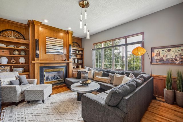 8111 Wellington Boulevard, Johnston, IA 50131
