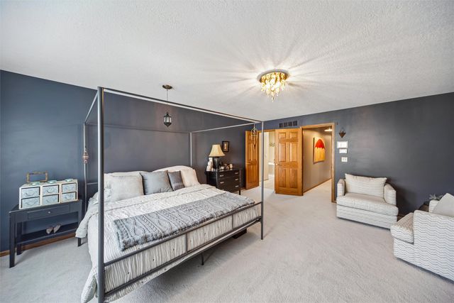 8111 Wellington Boulevard, Johnston, IA 50131