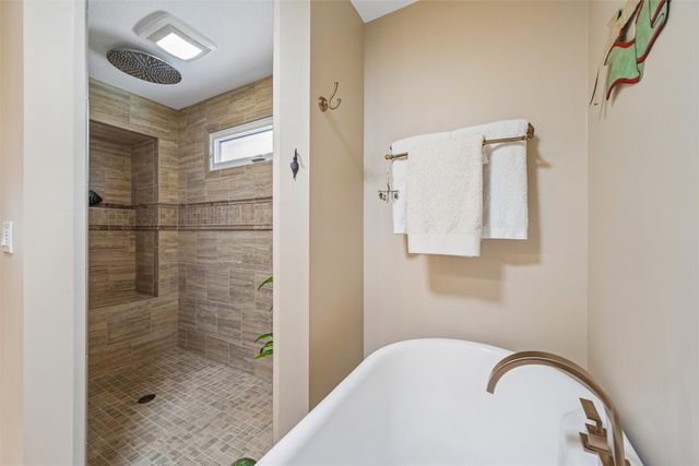 8111 Wellington Boulevard, Johnston, IA 50131
