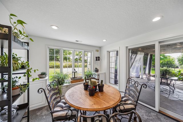 8111 Wellington Boulevard, Johnston, IA 50131
