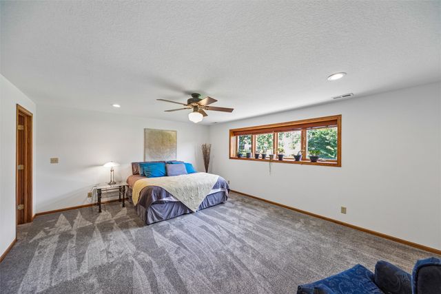 8111 Wellington Boulevard, Johnston, IA 50131