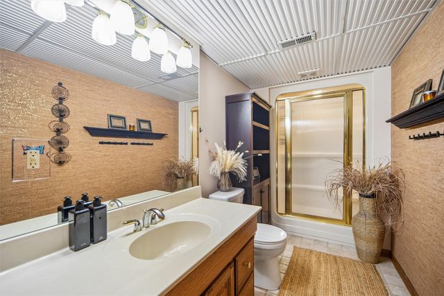 8111 Wellington Boulevard, Johnston, IA 50131