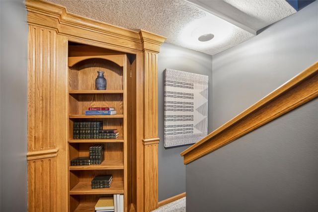 8111 Wellington Boulevard, Johnston, IA 50131