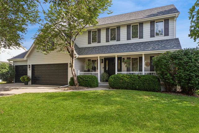 8111 Wellington Boulevard, Johnston, IA 50131