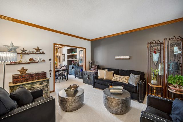 8111 Wellington Boulevard, Johnston, IA 50131