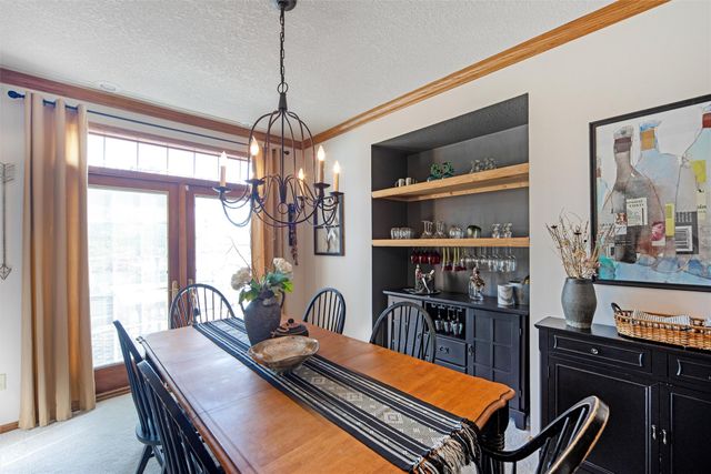 8111 Wellington Boulevard, Johnston, IA 50131