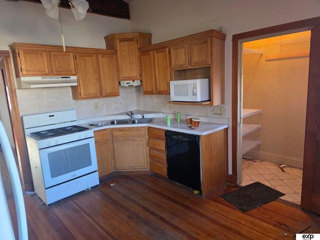 2418 Valley Street, Omaha, NE 68134