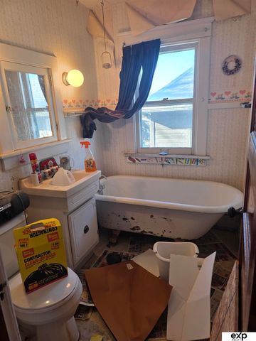 2418 Valley Street, Omaha, NE 68134