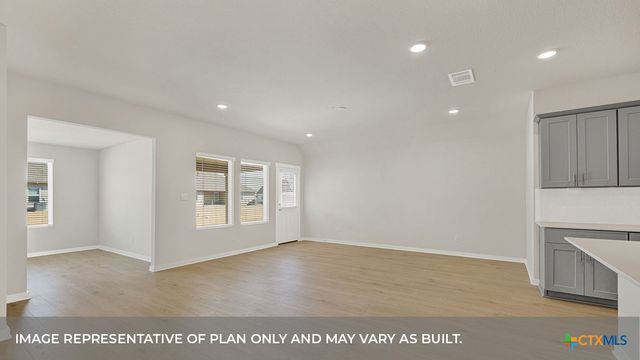 325 BARRON ESTATE Drive, Lockhart, TX 78644