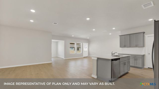 325 BARRON ESTATE Drive, Lockhart, TX 78644