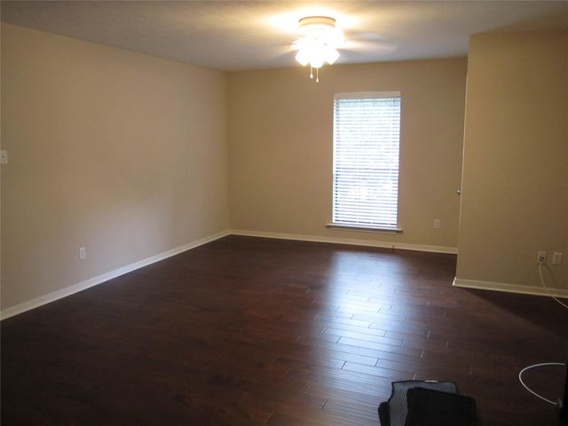 2 E White Willow Circle, The Woodlands, TX 77381